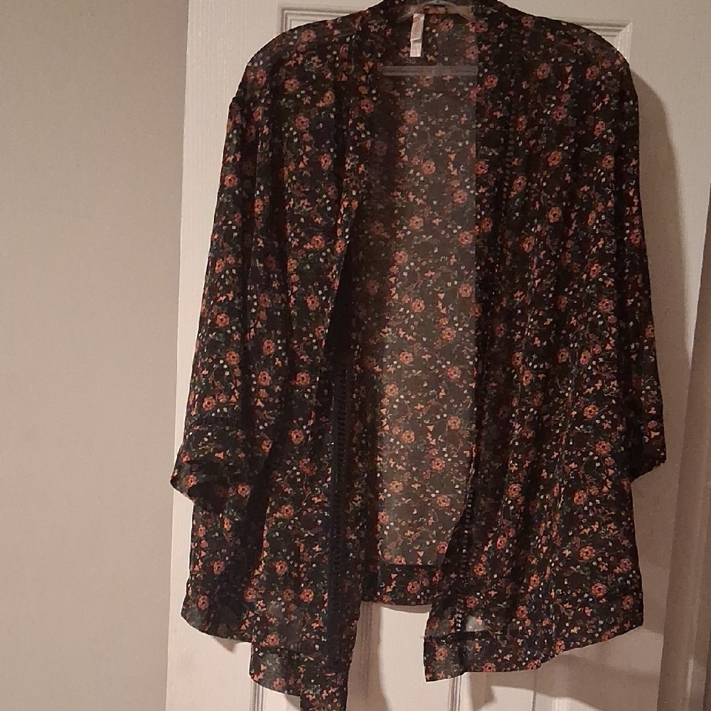 Xhilaration Black Floral Kimono